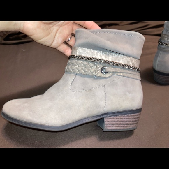 Practically new Gray girls size 2 dress boots - Picture 2 of 3